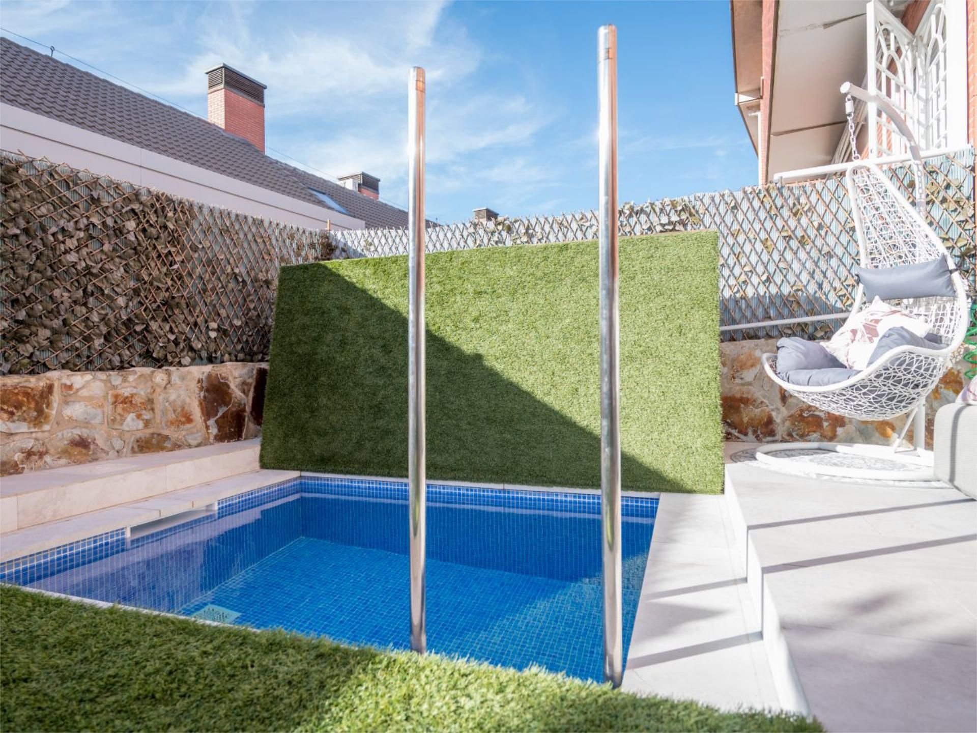 Swimming pool of Flat for sale in Boadilla del Monte  with Air Conditioner, Terrace and Swimming Pool
