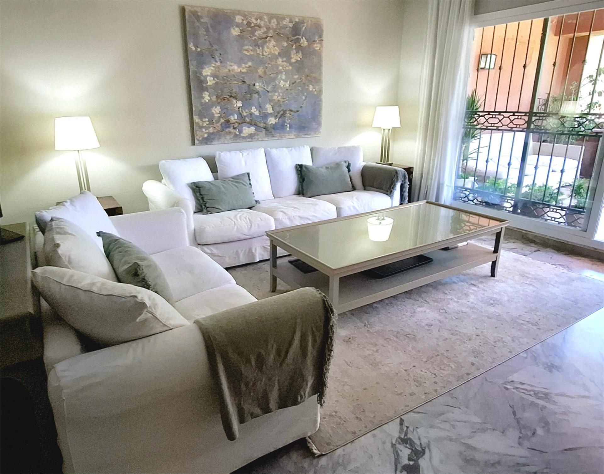 Living room of Flat to rent in Estepona  with Terrace, Swimming Pool and Furnished