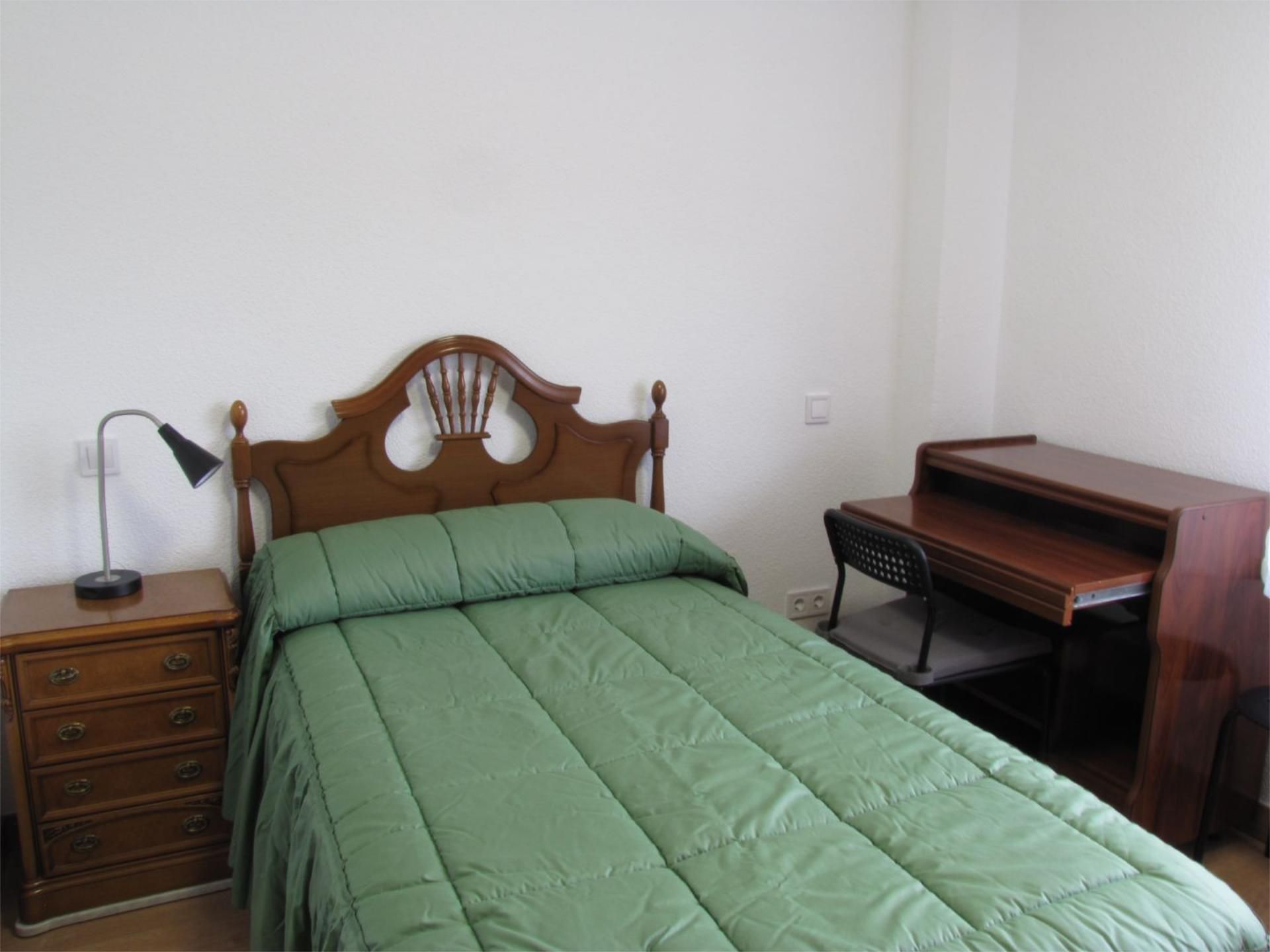 Bedroom of Flat to share in  Madrid Capital  with Air Conditioner, Heating and Terrace