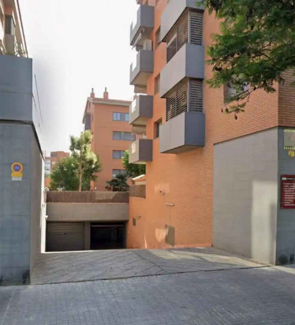 Vista exterior de Garaje de alquiler en Castelldefels