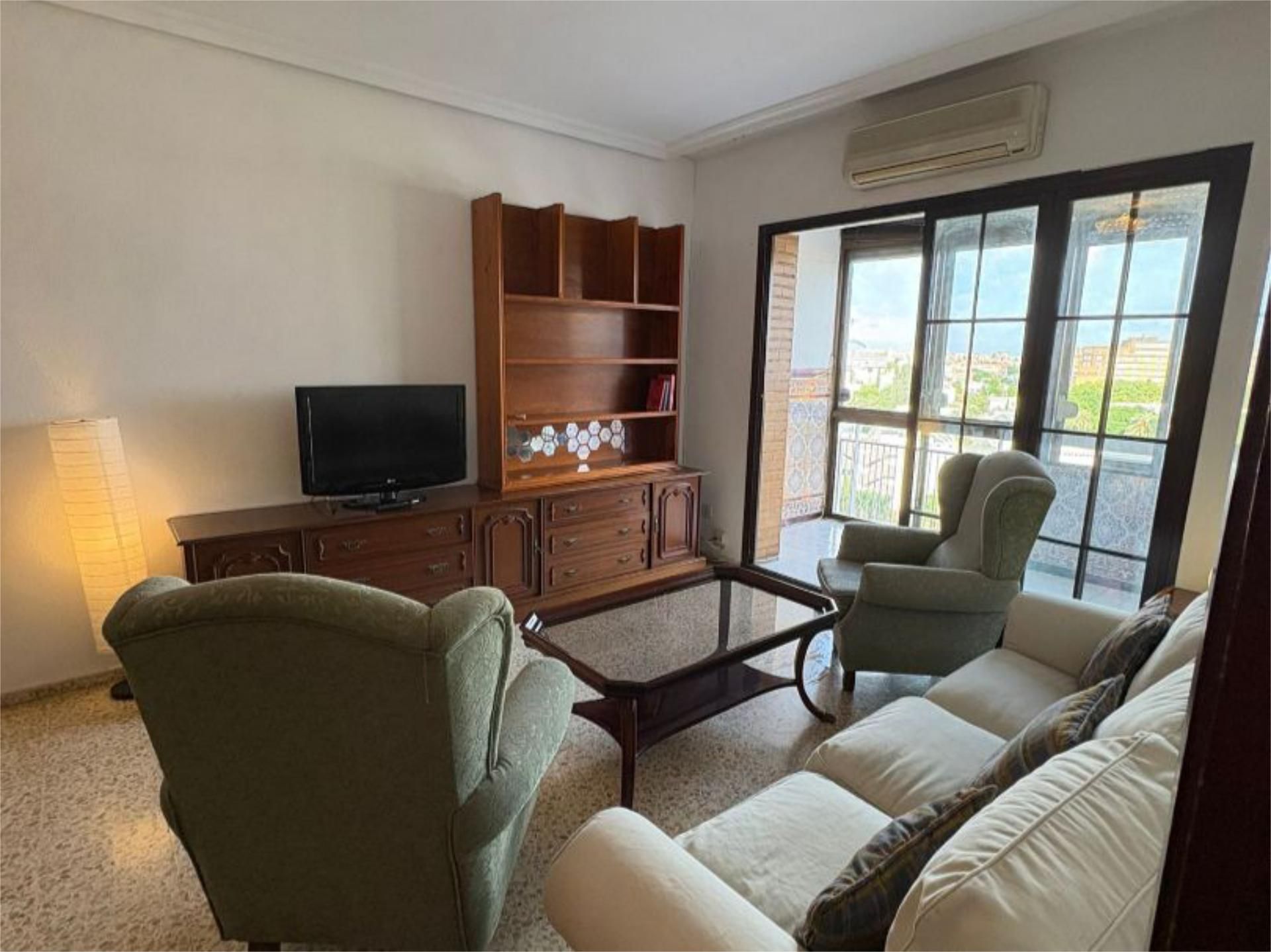 Living room of Flat to share in  Sevilla Capital  with Air Conditioner, Furnished and Balcony