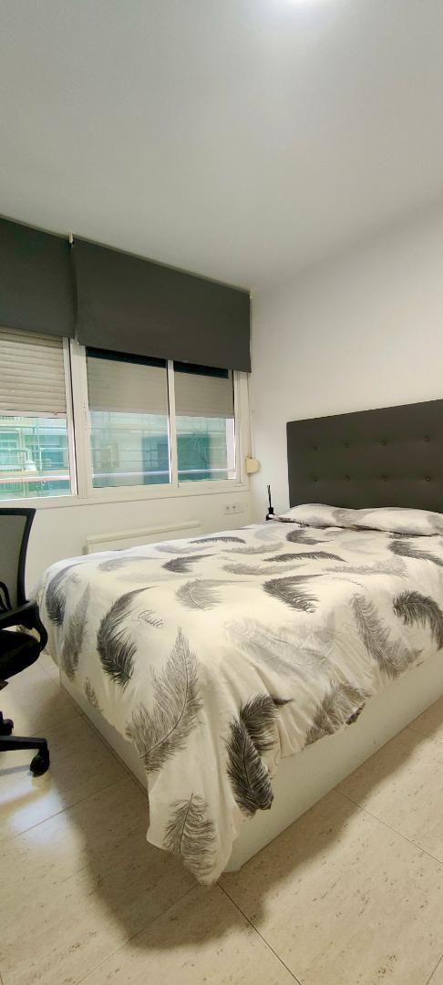 Bedroom of Flat to share in Cornellà de Llobregat  with Heating, Furnished and Oven