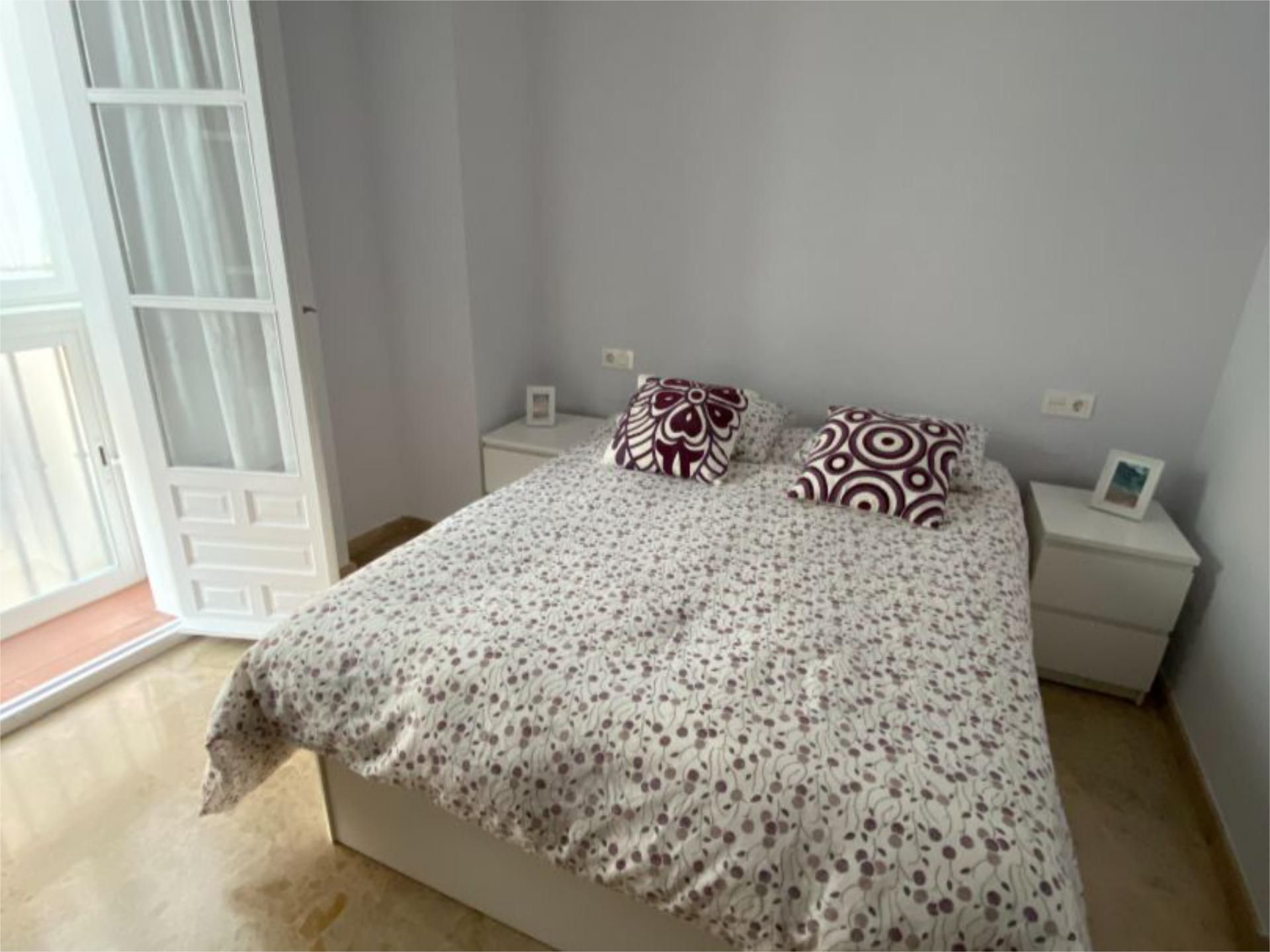 Dormitori de Apartament de lloguer en Archidona amb Moblat i Balcó