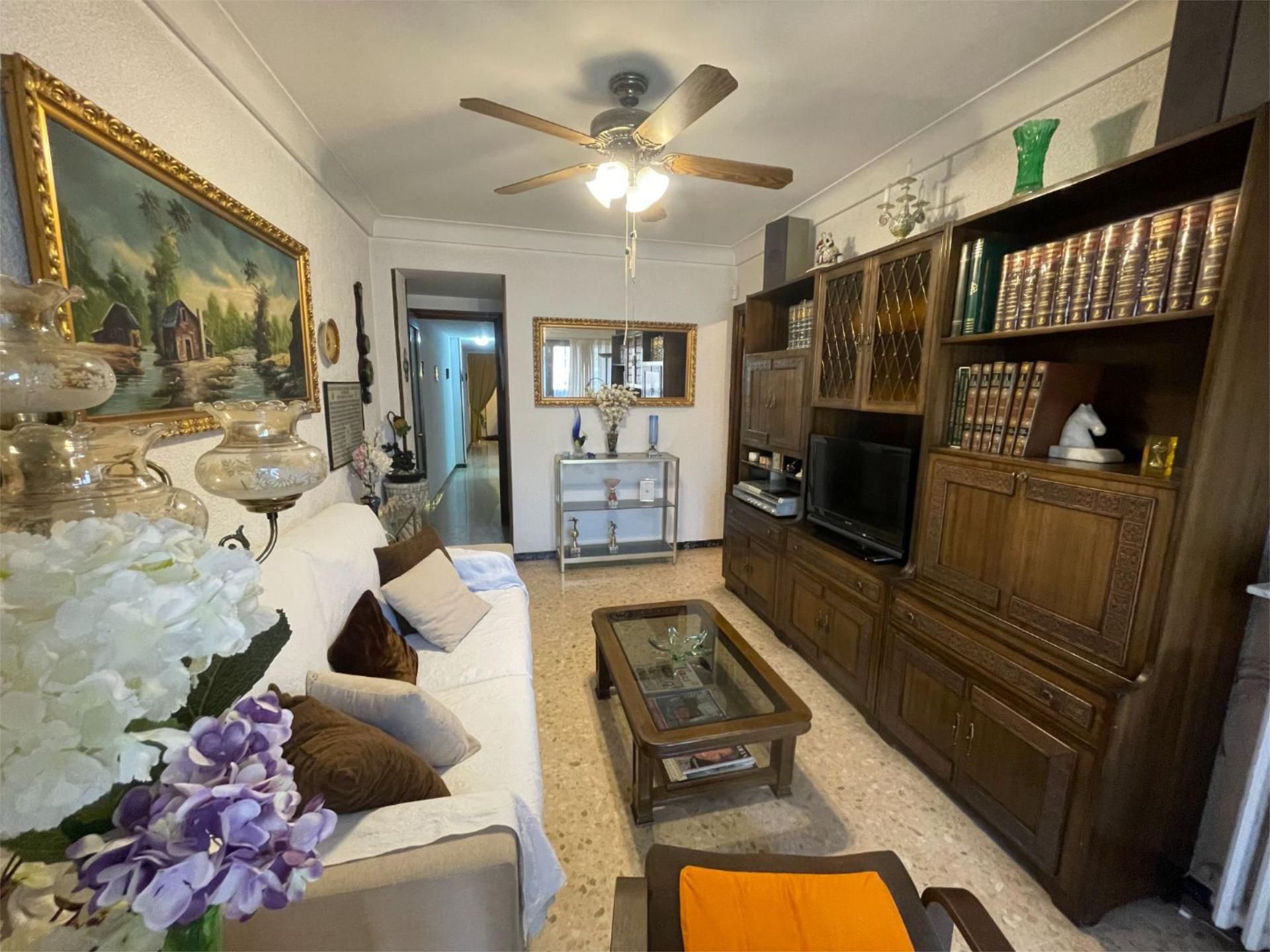 Living room of Flat for sale in  Zaragoza Capital  with Terrace and Balcony