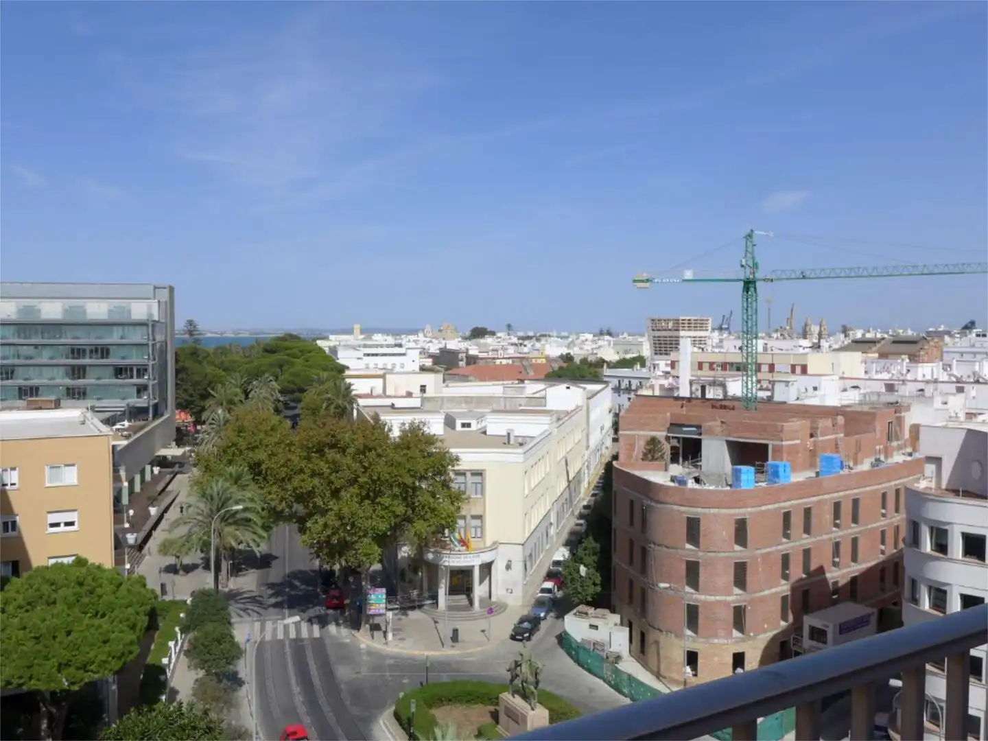 Pis en venda a Avenida Duque de Nájera, 7, La Caleta - La Viña Vista exterior de Pis en venda en Cádiz amb Aire condicionat, Jardí privat i Terrassa