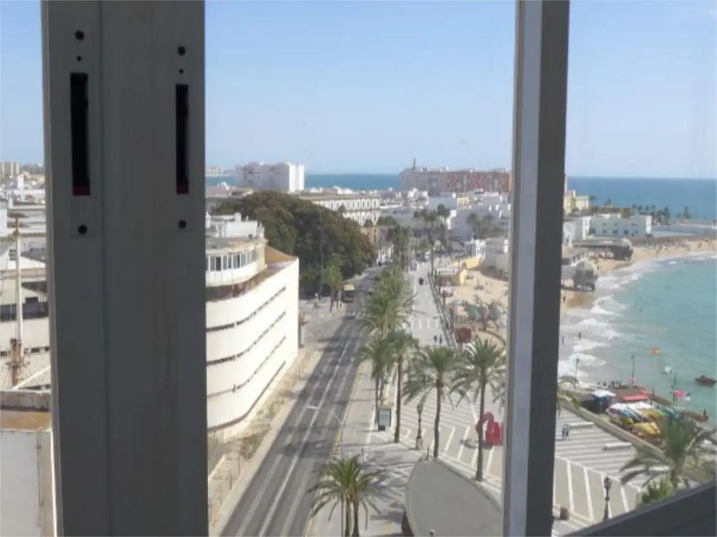 Pis en venda a Avenida Duque de Nájera, 7, La Caleta - La Viña Vista exterior de Pis en venda en Cádiz amb Aire condicionat, Jardí privat i Terrassa