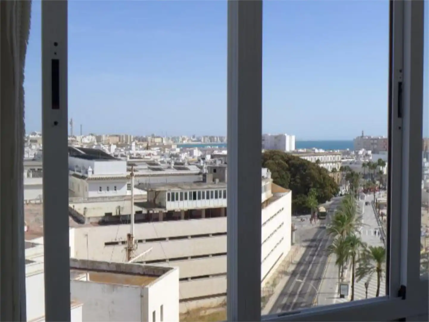 Pis en venda a Avenida Duque de Nájera, 7, La Caleta - La Viña Vista exterior de Pis en venda en Cádiz amb Aire condicionat, Jardí privat i Terrassa