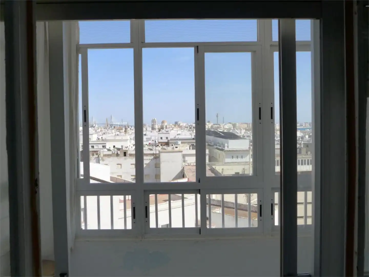 Pis en venda a Avenida Duque de Nájera, 7, La Caleta - La Viña Dormitori de Pis en venda en Cádiz amb Aire condicionat, Jardí privat i Terrassa