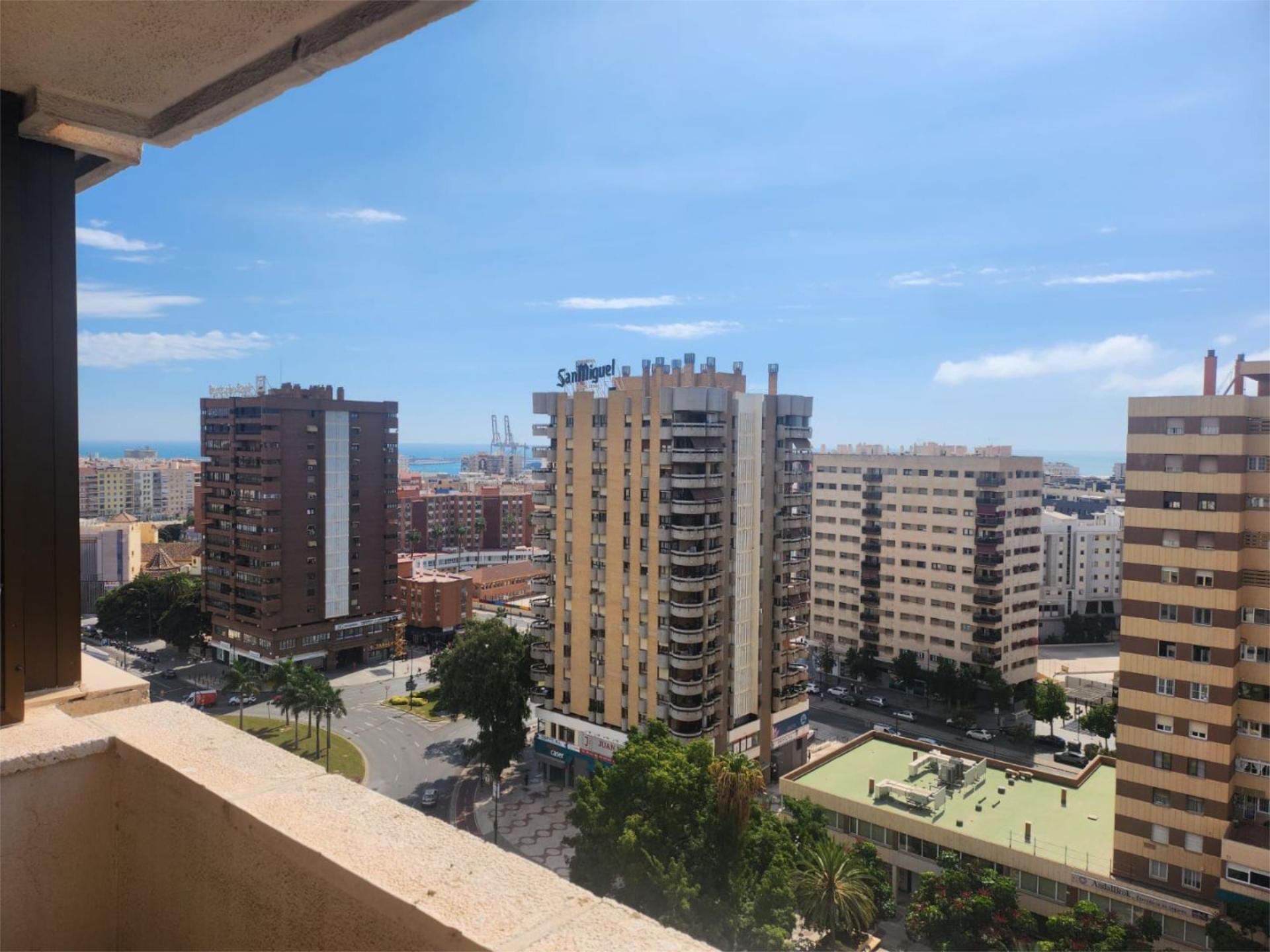 Vista exterior de Pis de lloguer en Málaga Capital amb Aire condicionat i Balcó