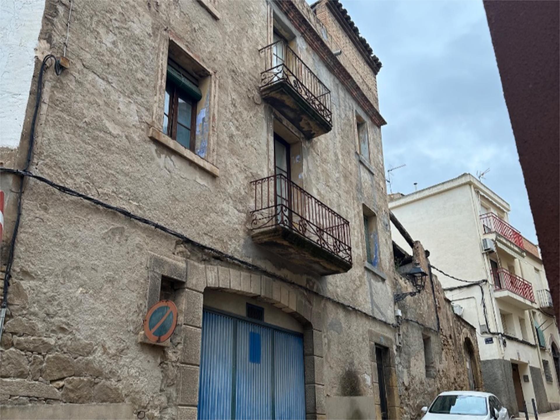 Vista exterior de Casa o xalet en venda en Flix amb Terrassa i Balcó