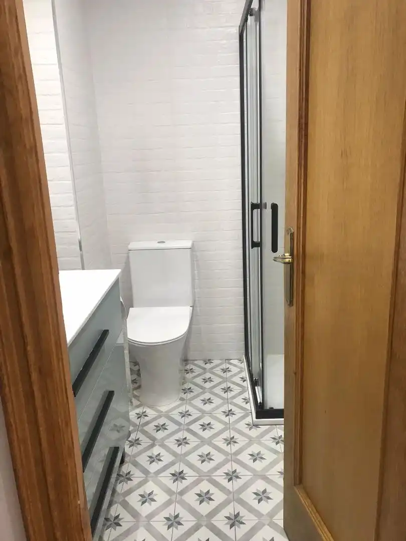 Study for rent in Calle de Silva, 4, Palacio Bathroom of Study for rent in Madrid with Air Conditioner, Heating and Terrace