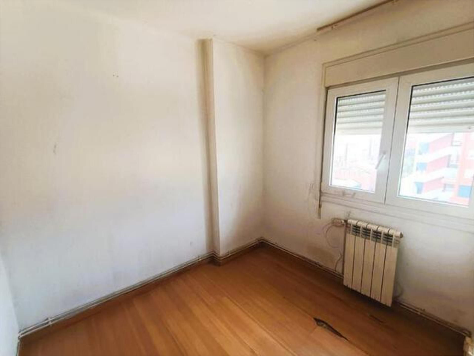 Bedroom of Flat for sale in Sabadell