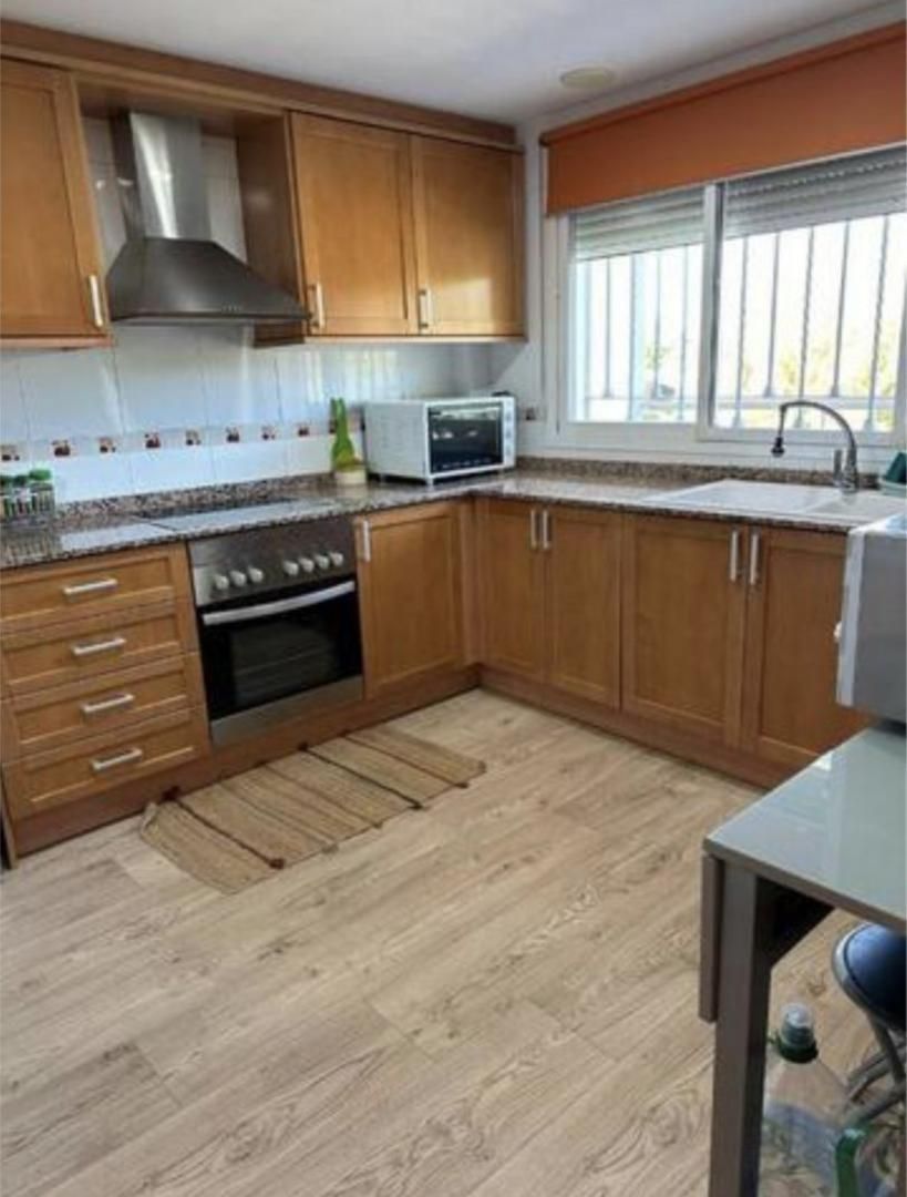 Cuina de Casa adosada en venda en Polinyà de Xúquer amb Parquet, Moblat i Balcó