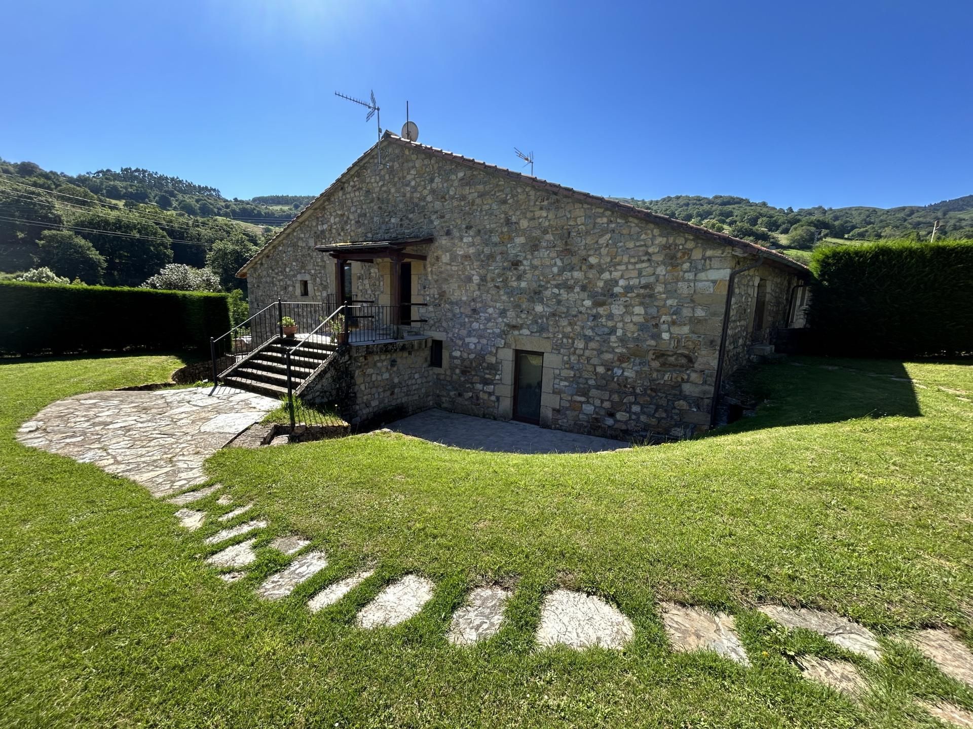 House or chalet for sale in Barrio la Molina, 96, Puente Viesgo Exterior view of House or chalet for sale in Puente Viesgo  with Terrace and Balcony