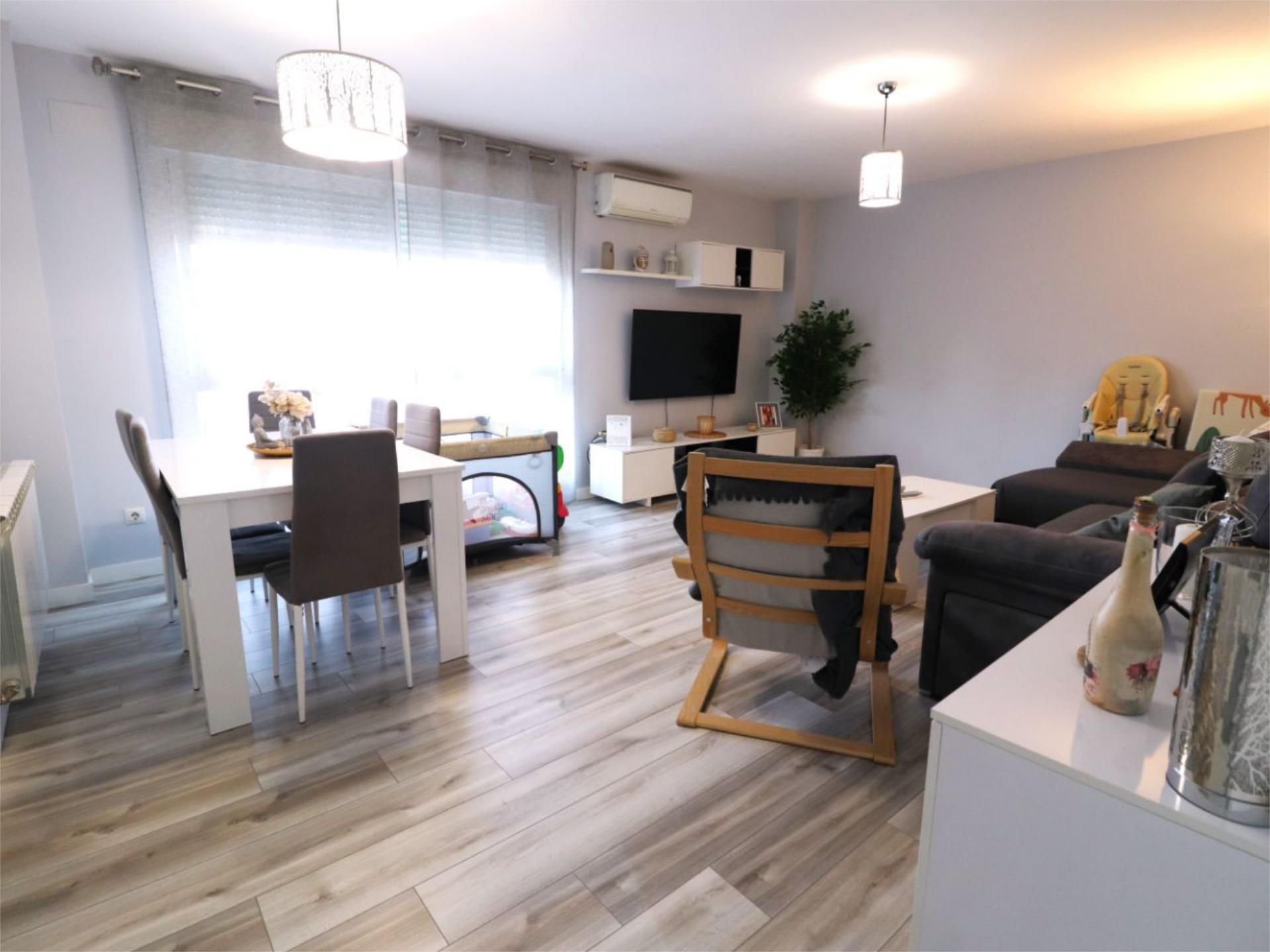 Living room of Flat for sale in Parla  with Air Conditioner and Swimming Pool