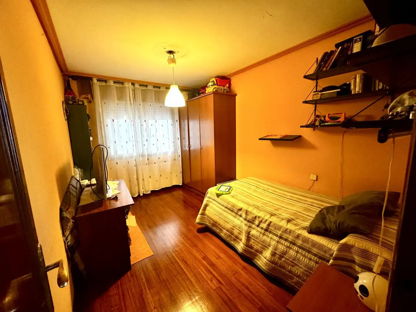 Habitación de Piso en venta en Betanzos con Calefacción, Parquet y Terraza