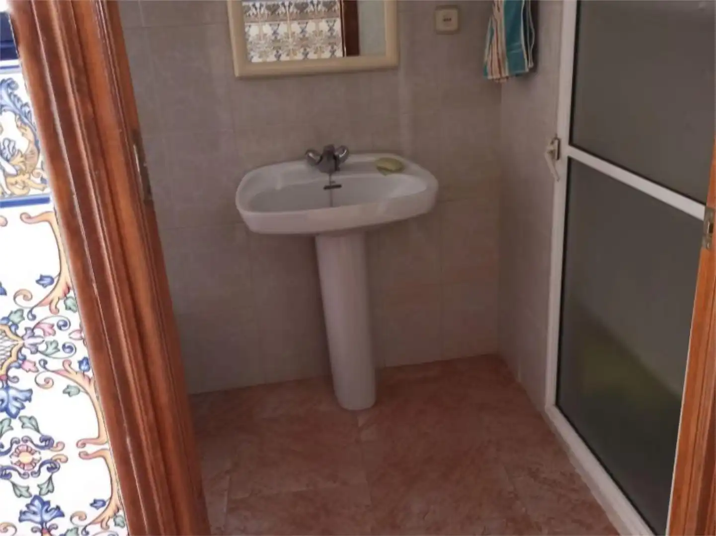 Baño de Casa adosada en venta en Alcolea del Río con Terraza, Amueblado y Balcón
