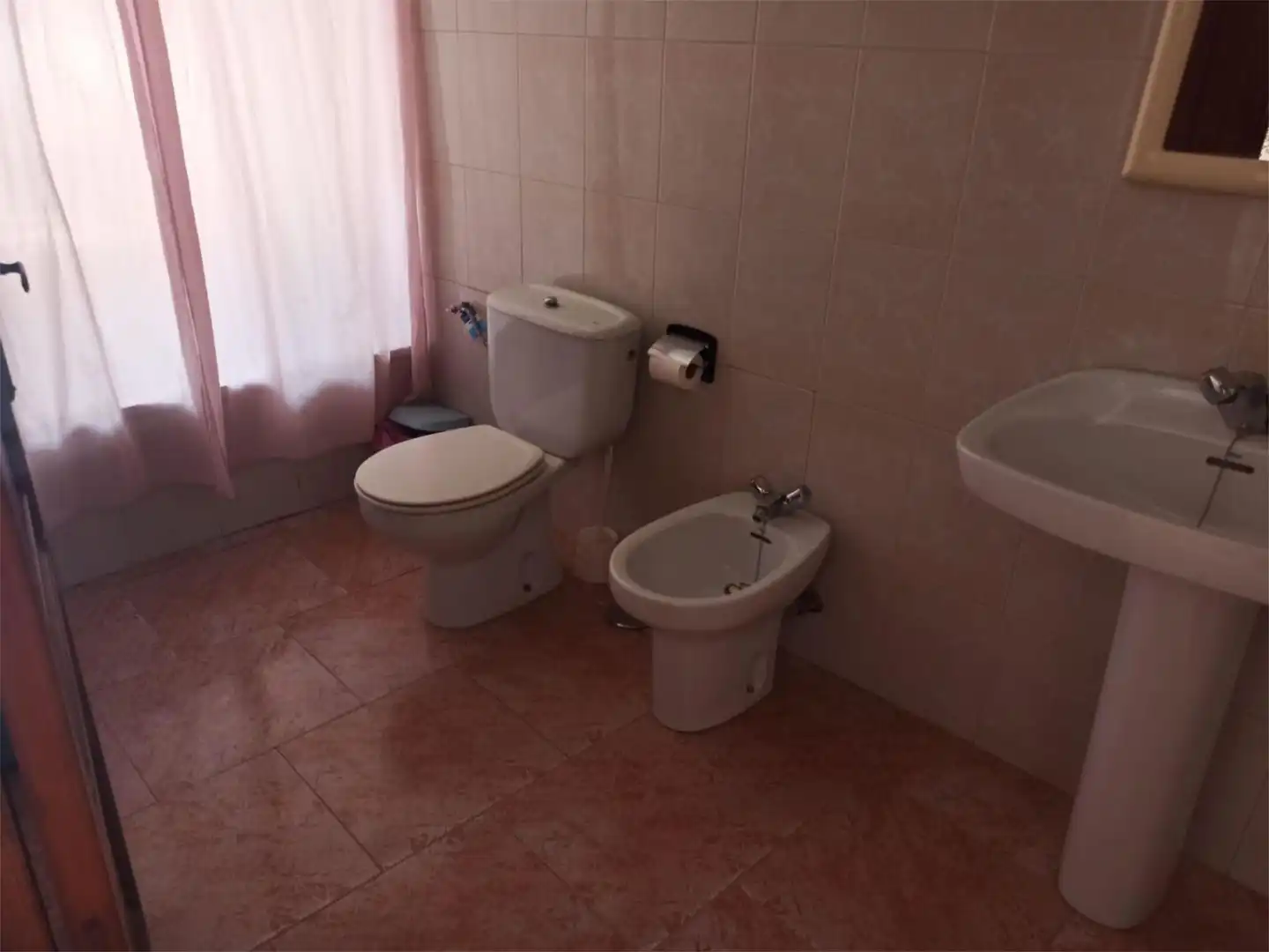 Baño de Casa adosada en venta en Alcolea del Río con Terraza, Amueblado y Balcón