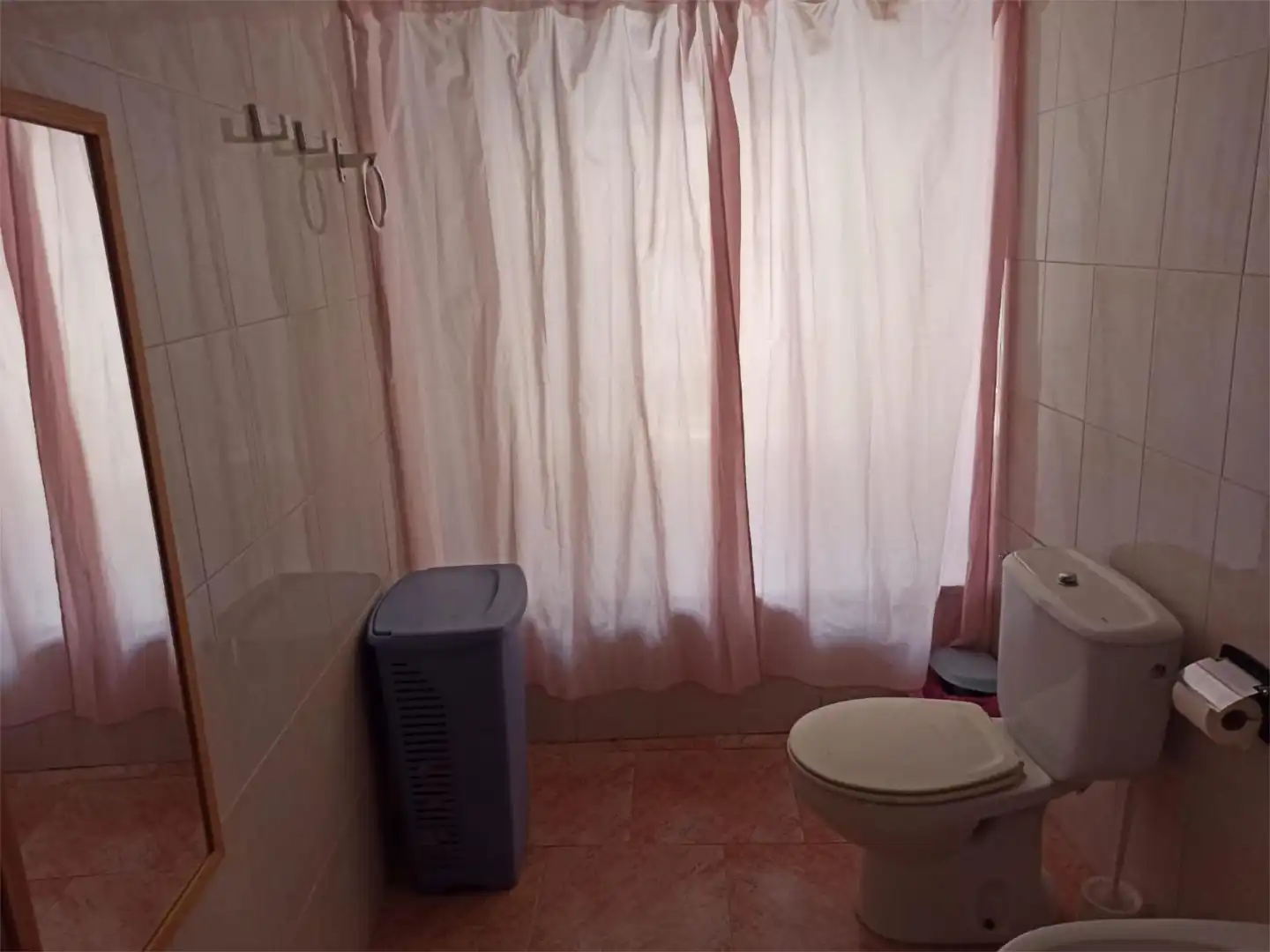 Baño de Casa adosada en venta en Alcolea del Río con Terraza, Amueblado y Balcón