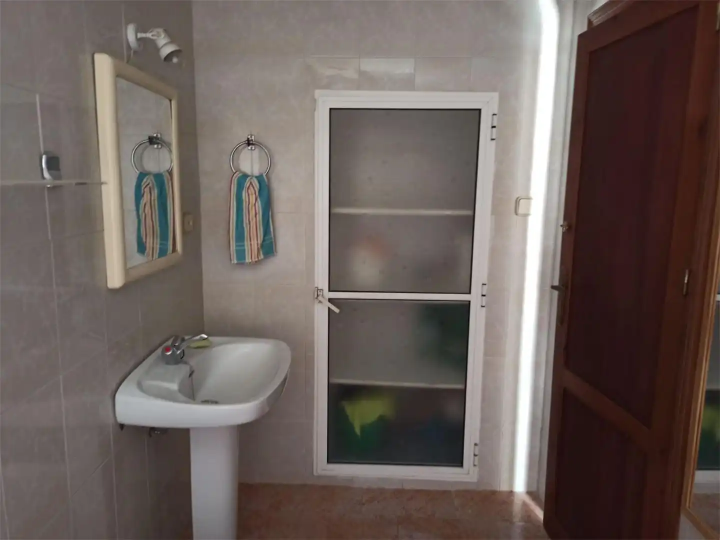 Baño de Casa adosada en venta en Alcolea del Río con Terraza, Amueblado y Balcón