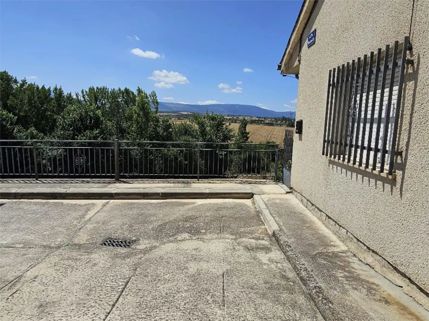 Casa adosada en venda a Calle Hontanilla, 10, Duruelo Vista exterior de Casa adosada en venda en Duruelo amb Calefacció, Jardí privat i Terrassa