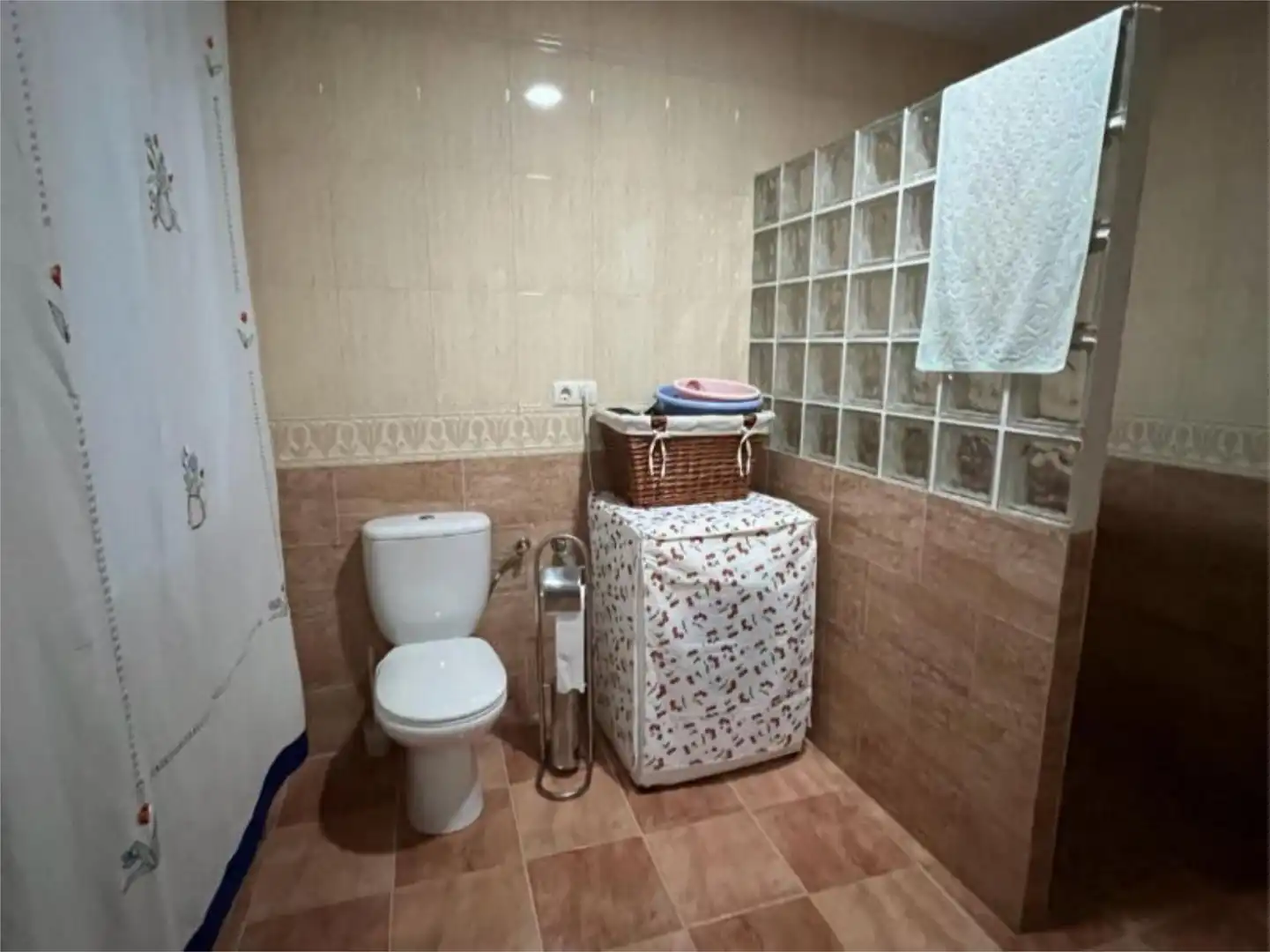 Einfamilien-Reihenhaus zum Verkauf in Calle Nuestra Señora de la Vega, 26, Torre de Juan Abad Badezimmer von Einfamilien-Reihenhaus zum Verkauf in Torre de Juan Abad mit Möbliert und Balkon