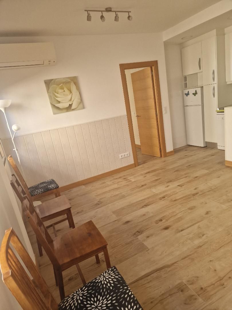 Estudi de lloguer a Calle Valeria, 4, Adelfas