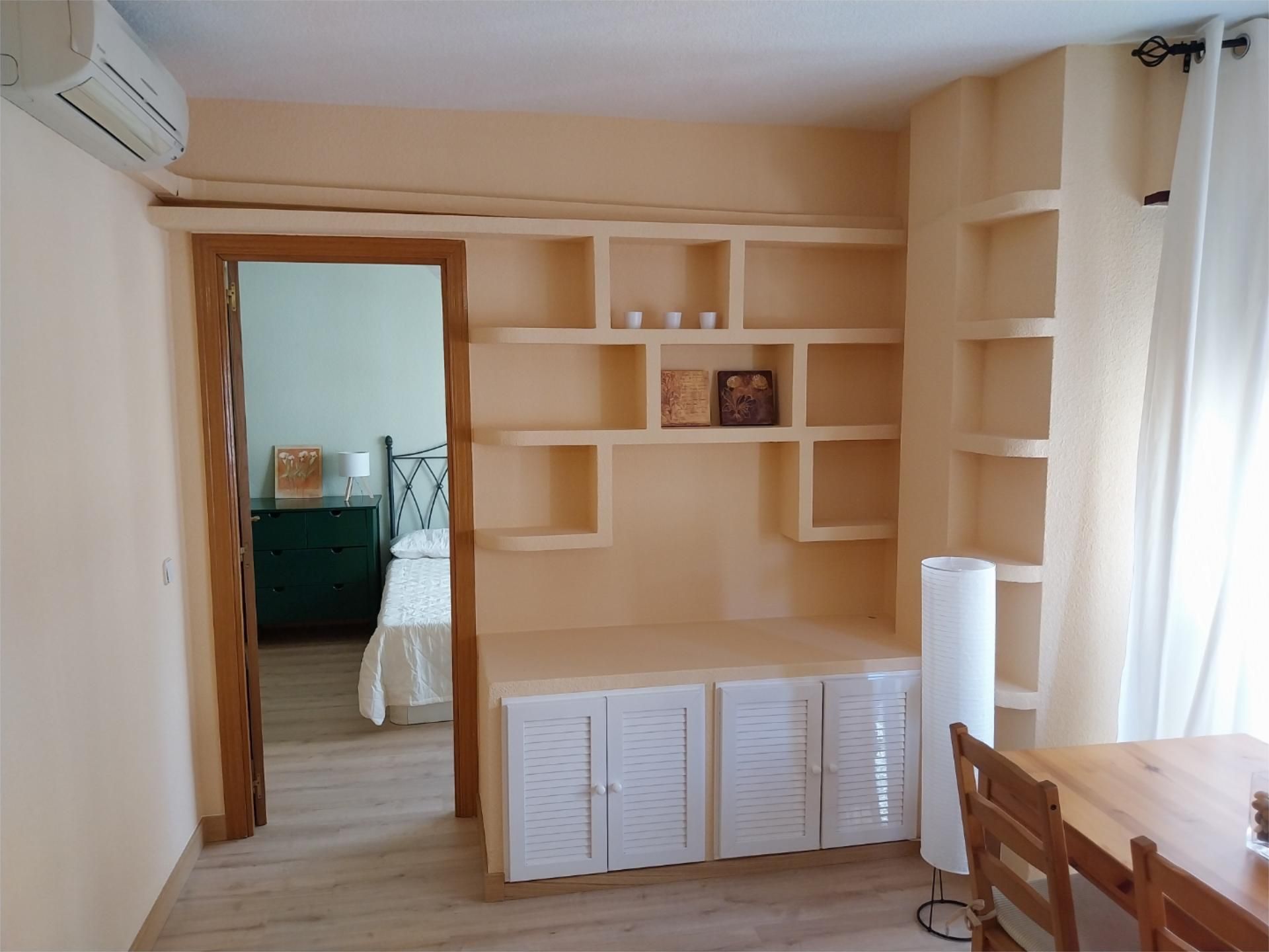 Flat to rent in Calle del Plátano, 14, Valdeacederas