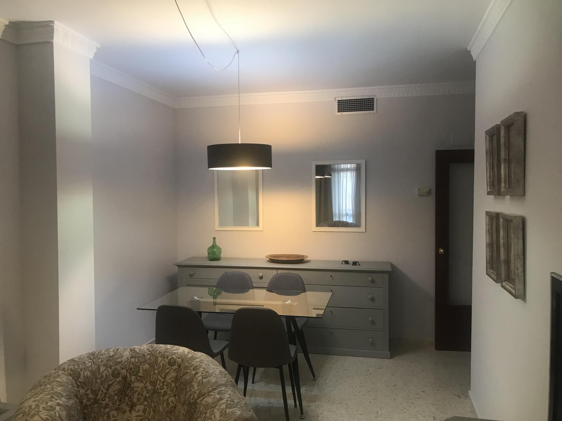 Comedor de Piso de alquiler en  Sevilla Capital con Aire acondicionado, Amueblado y Balcón