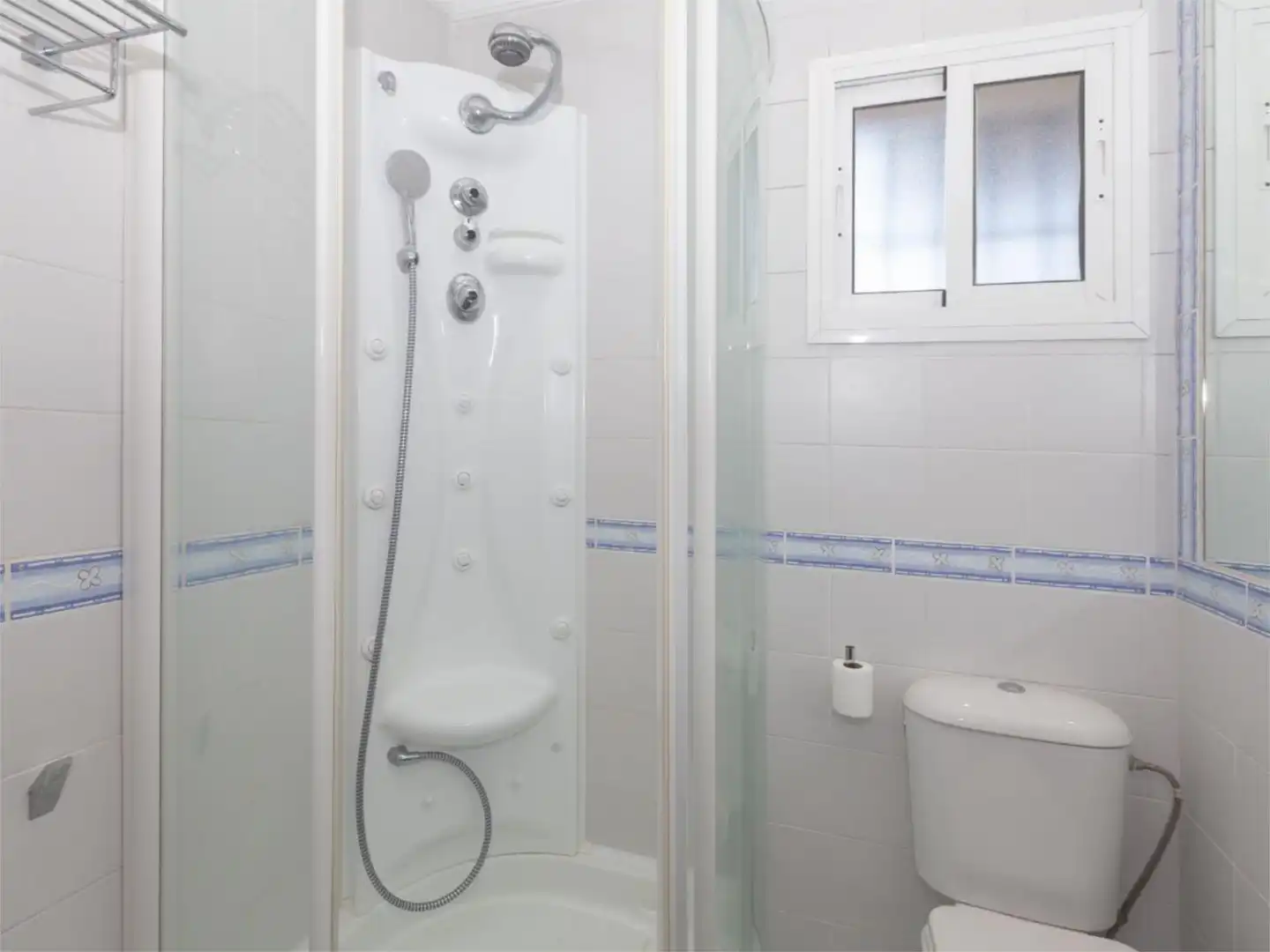 Bathroom of Flat for sale in Mijas  with Air Conditioner, Terrace and Storage room