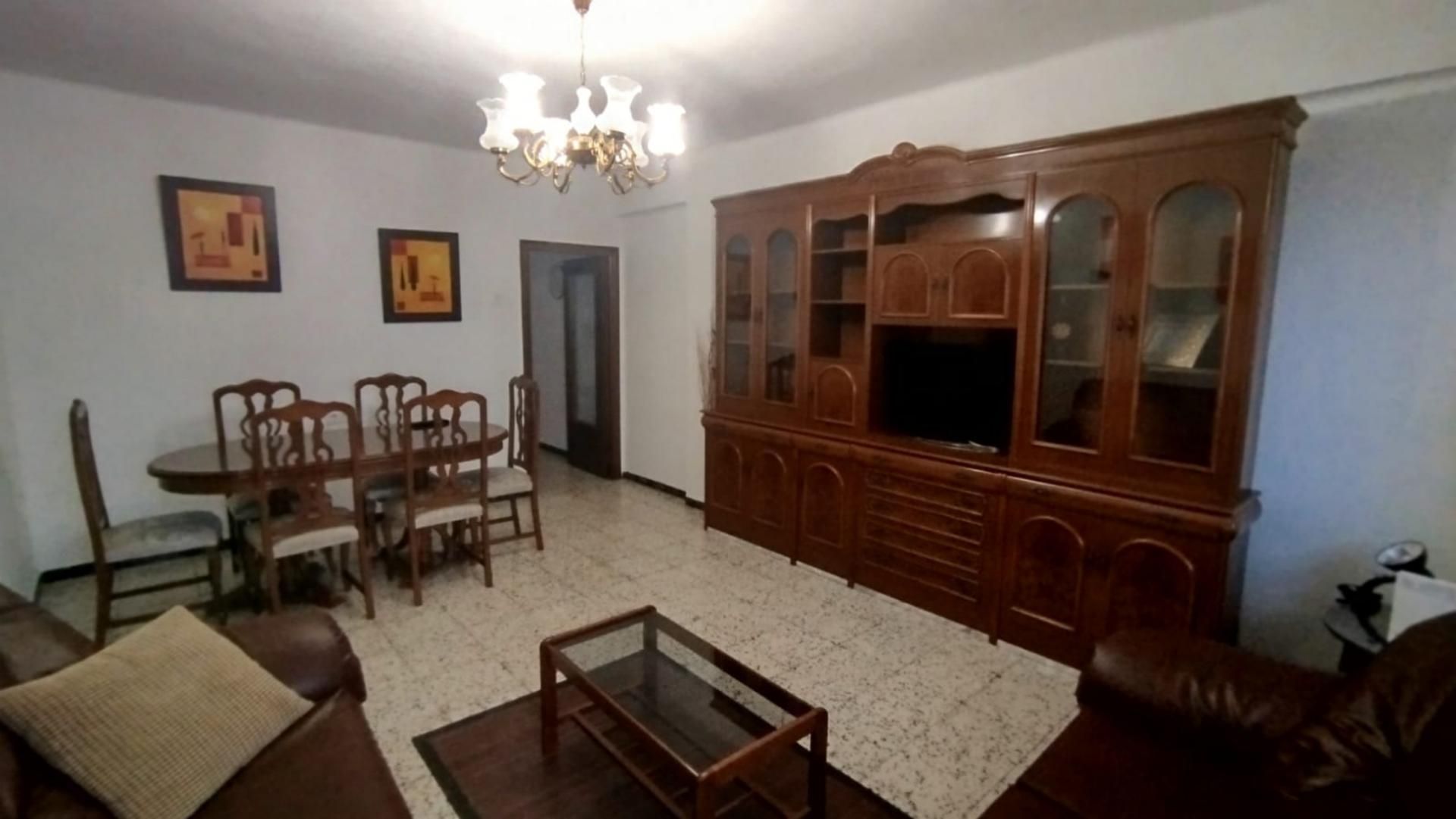 Sala d'estar de Pis per a compartir en  Almería Capital amb Moblat, Forn i Rentadora