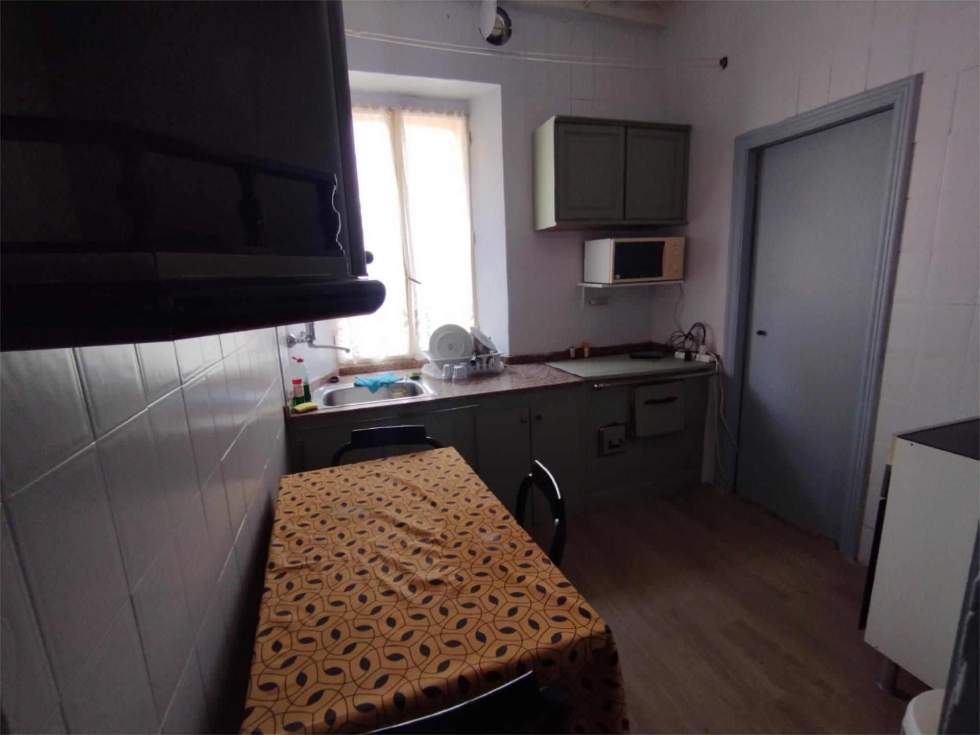 Cuina de Pis de lloguer en La Pola de Gordón  amb Jardí privat, Terrassa i Traster