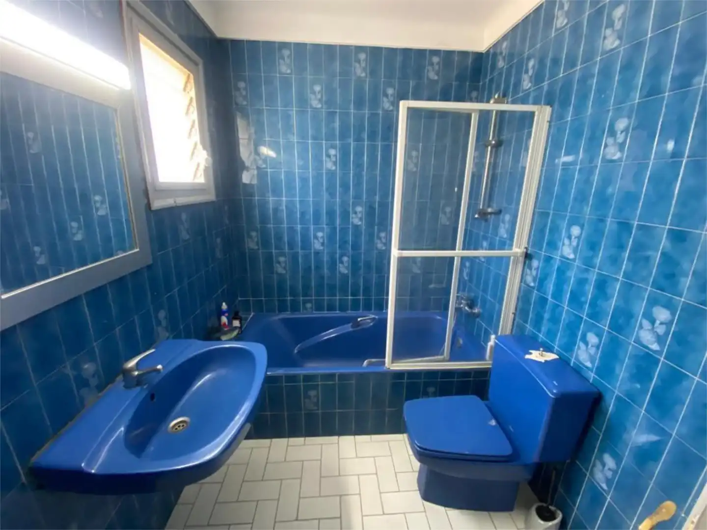 Houses for sale in Carrer Víctor Català, 21, Almadrava - Canyelles - Puig-Rom Bathroom of Houses for sale in Roses with Air Conditioner, Terrace and Swimming Pool