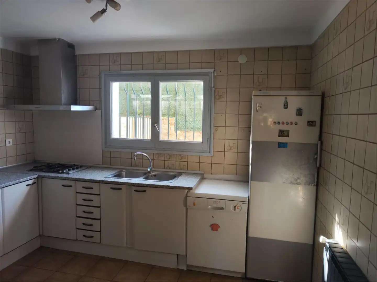 Houses for sale in Carrer Víctor Català, 21, Almadrava - Canyelles - Puig-Rom Kitchen of Houses for sale in Roses with Air Conditioner, Terrace and Swimming Pool