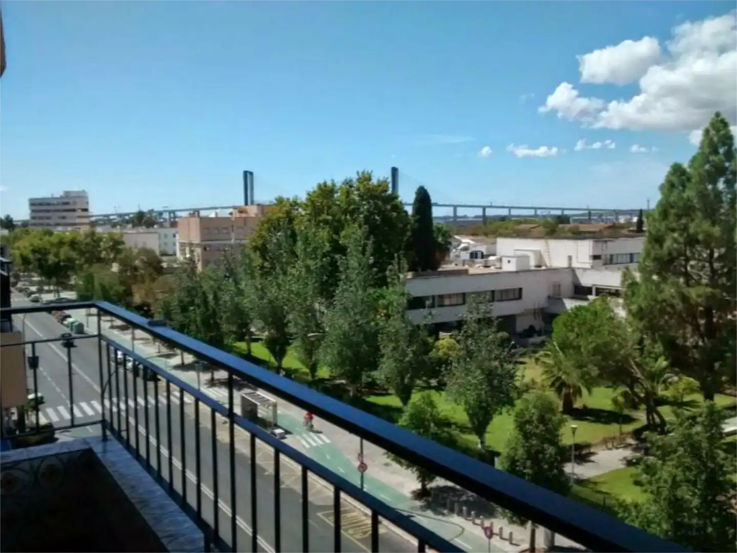 Exterior view of Flat for rent in Sevilla  with Air Conditioner, Heating and Terrace