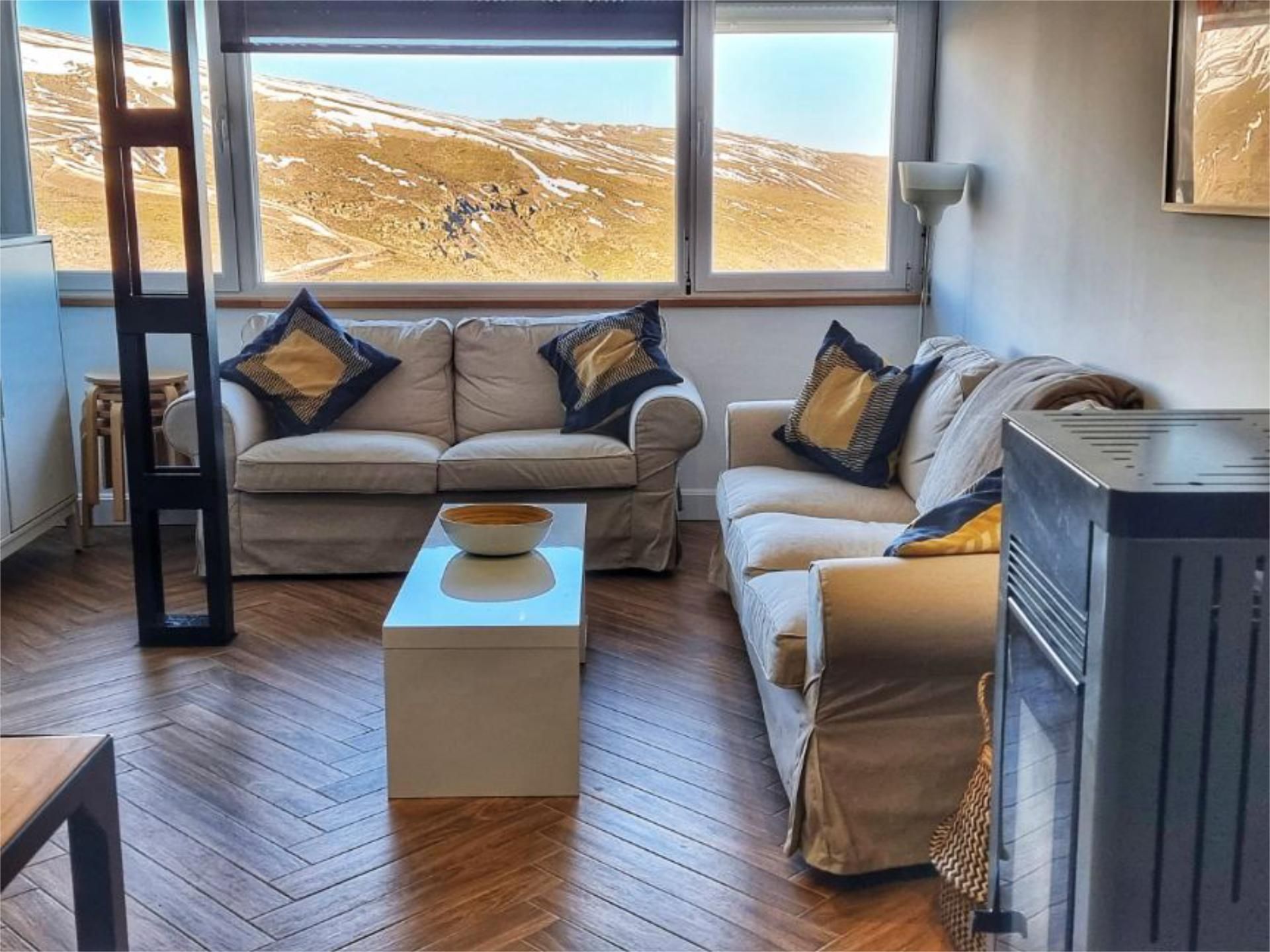 Sala d'estar de Apartament de lloguer en Sierra Nevada amb Calefacció, Traster i Moblat