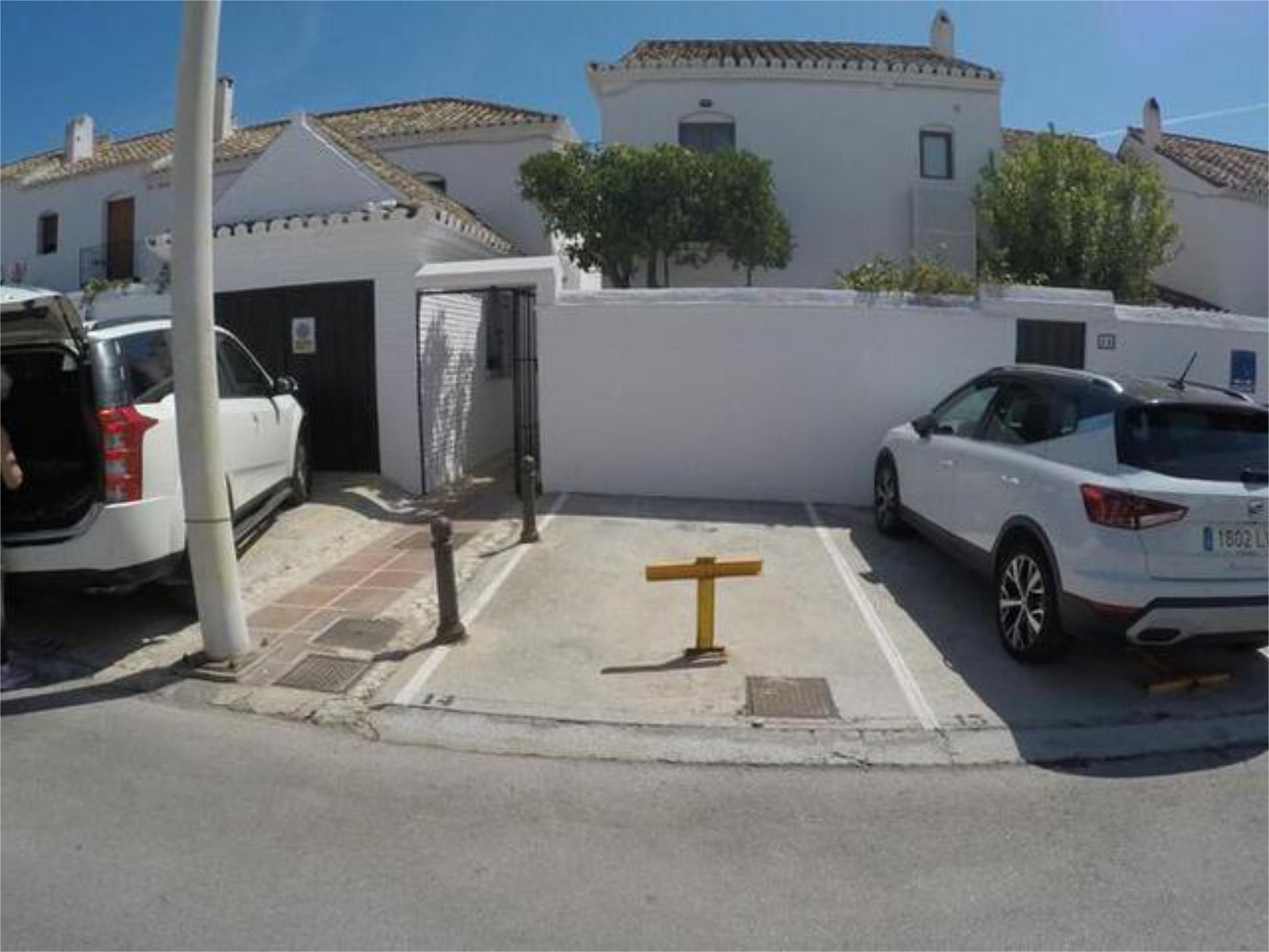 Aparcament de Casa adosada en venda en Fuengirola amb Terrassa