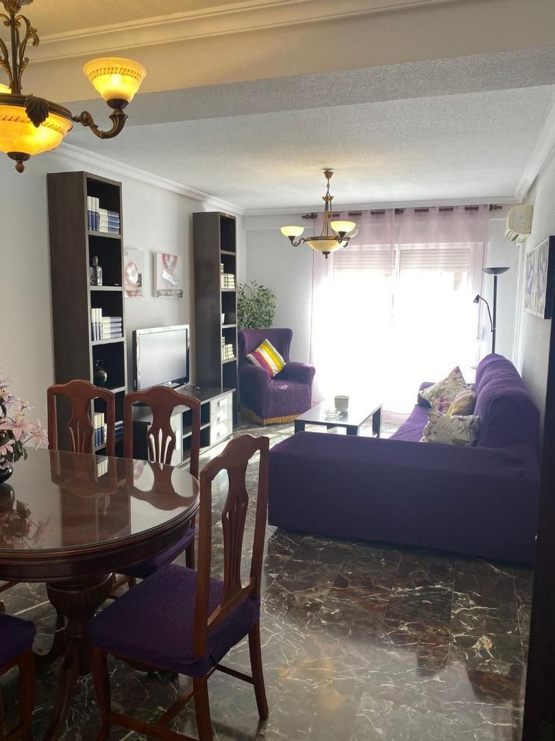 Sala d'estar de Pis per a compartir en Linares amb Aire condicionat, Calefacció i Moblat