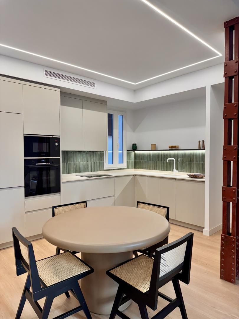 Kitchen of Flat for sale in  Madrid Capital  with Air Conditioner, Terrace and Balcony