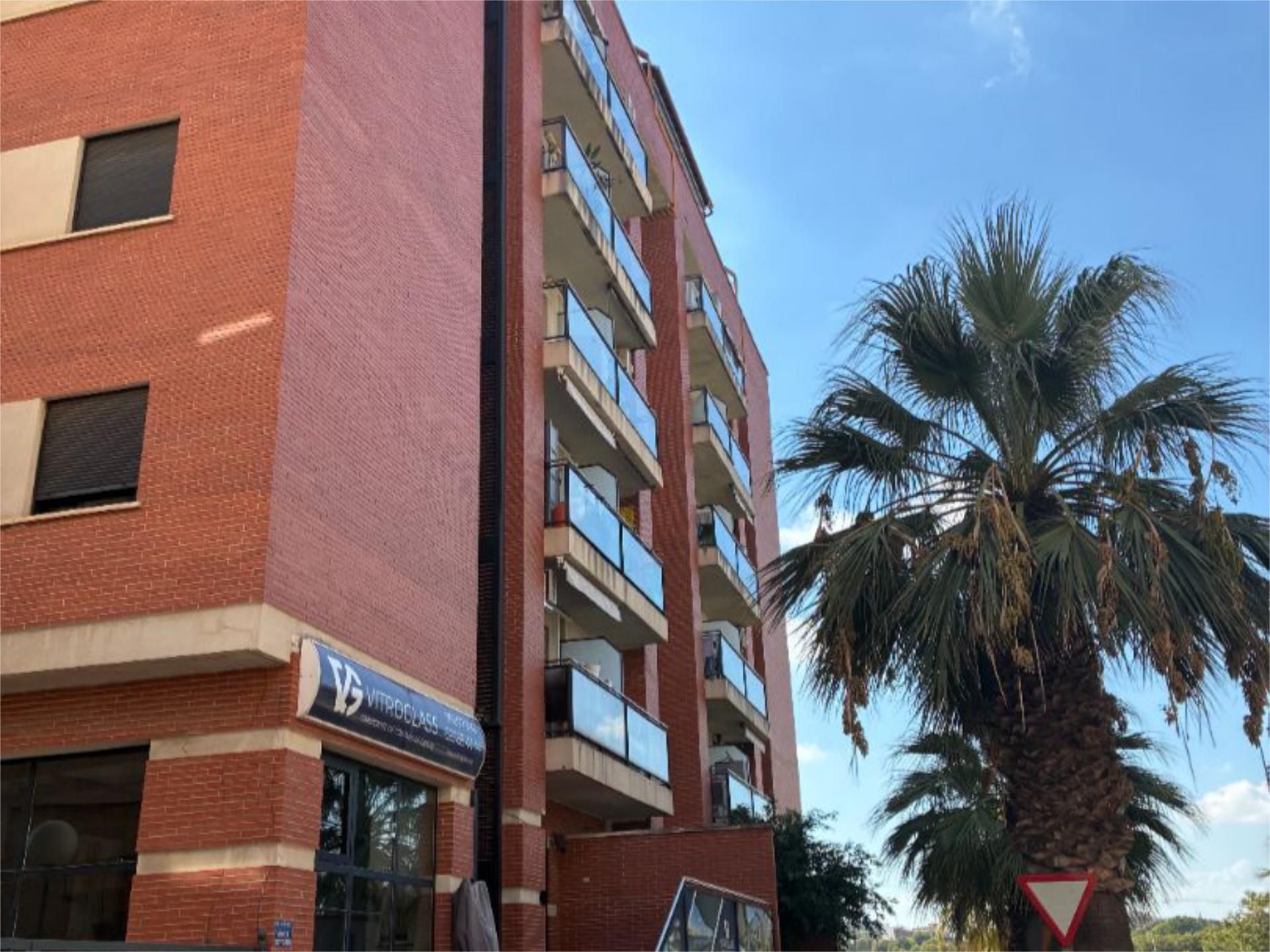 Pis en venda a Carrer Ginesta, 2, Valterna Vista exterior de Pis en venda en Paterna amb Aire condicionat, Piscina i Balcó