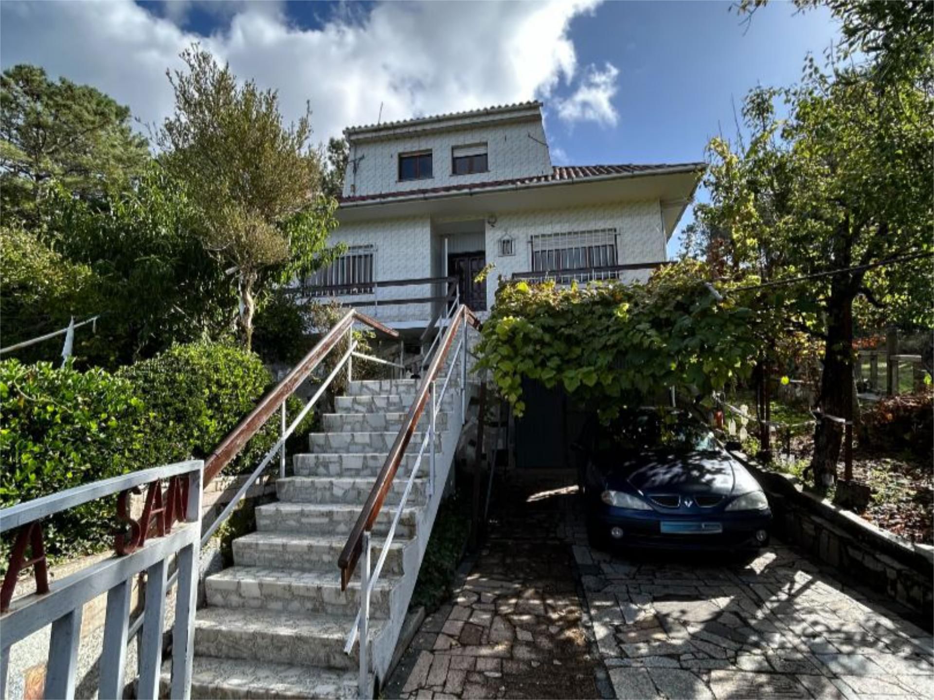 Exterior view of House or chalet for sale in Cee  with Balcony