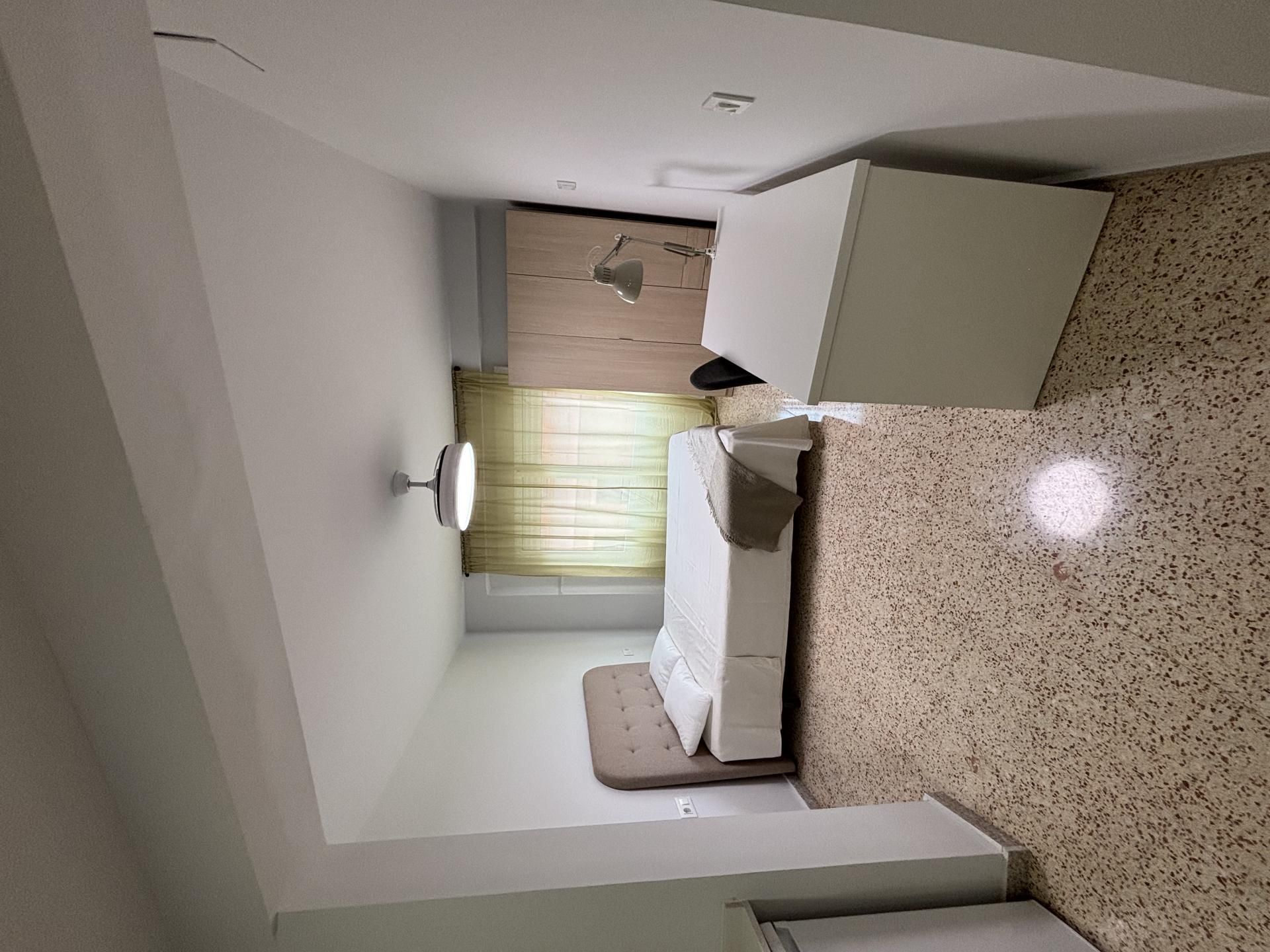 Bedroom of Flat to share in Burjassot  with Furnished