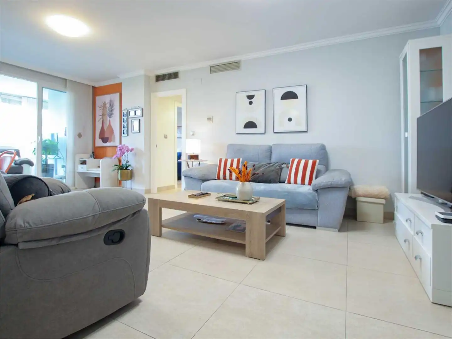 Wohnung zum Verkauf in Avenida Jacaranda, 4, Las Chapas - Alicate Playa Wohnzimmer von Wohnung zum Verkauf in Marbella mit Heizung, Terrasse und Abstellraum