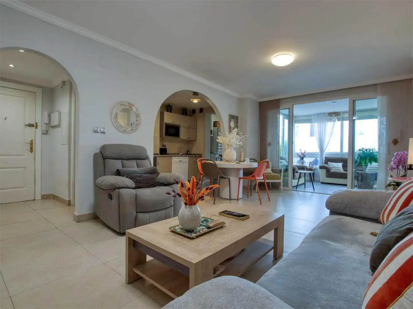 Wohnung zum Verkauf in Avenida Jacaranda, 4, Las Chapas - Alicate Playa Wohnzimmer von Wohnung zum Verkauf in Marbella mit Heizung, Terrasse und Abstellraum