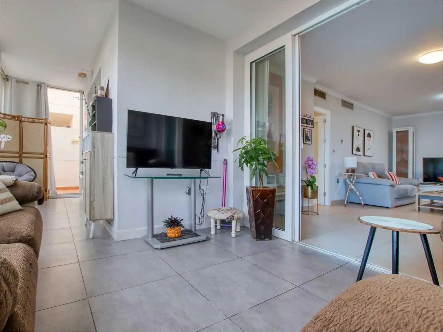 Wohnung zum Verkauf in Avenida Jacaranda, 4, Las Chapas - Alicate Playa Wohnzimmer von Wohnung zum Verkauf in Marbella mit Heizung, Terrasse und Abstellraum