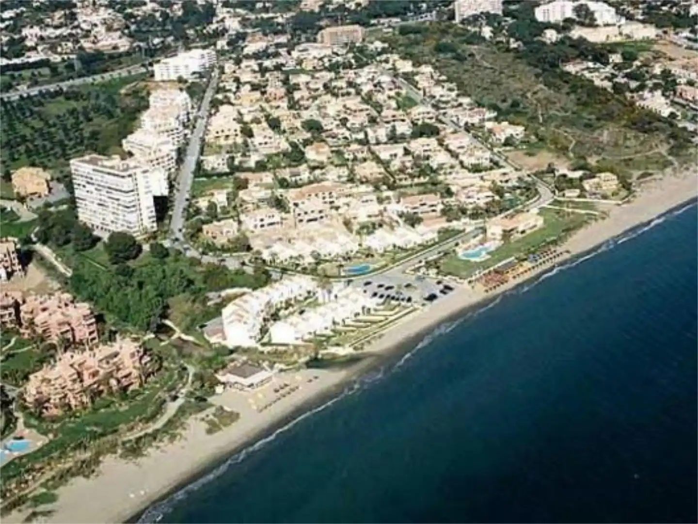 Wohnung zum Verkauf in Avenida Jacaranda, 4, Las Chapas - Alicate Playa Außenansicht von Wohnung zum Verkauf in Marbella mit Heizung, Terrasse und Abstellraum