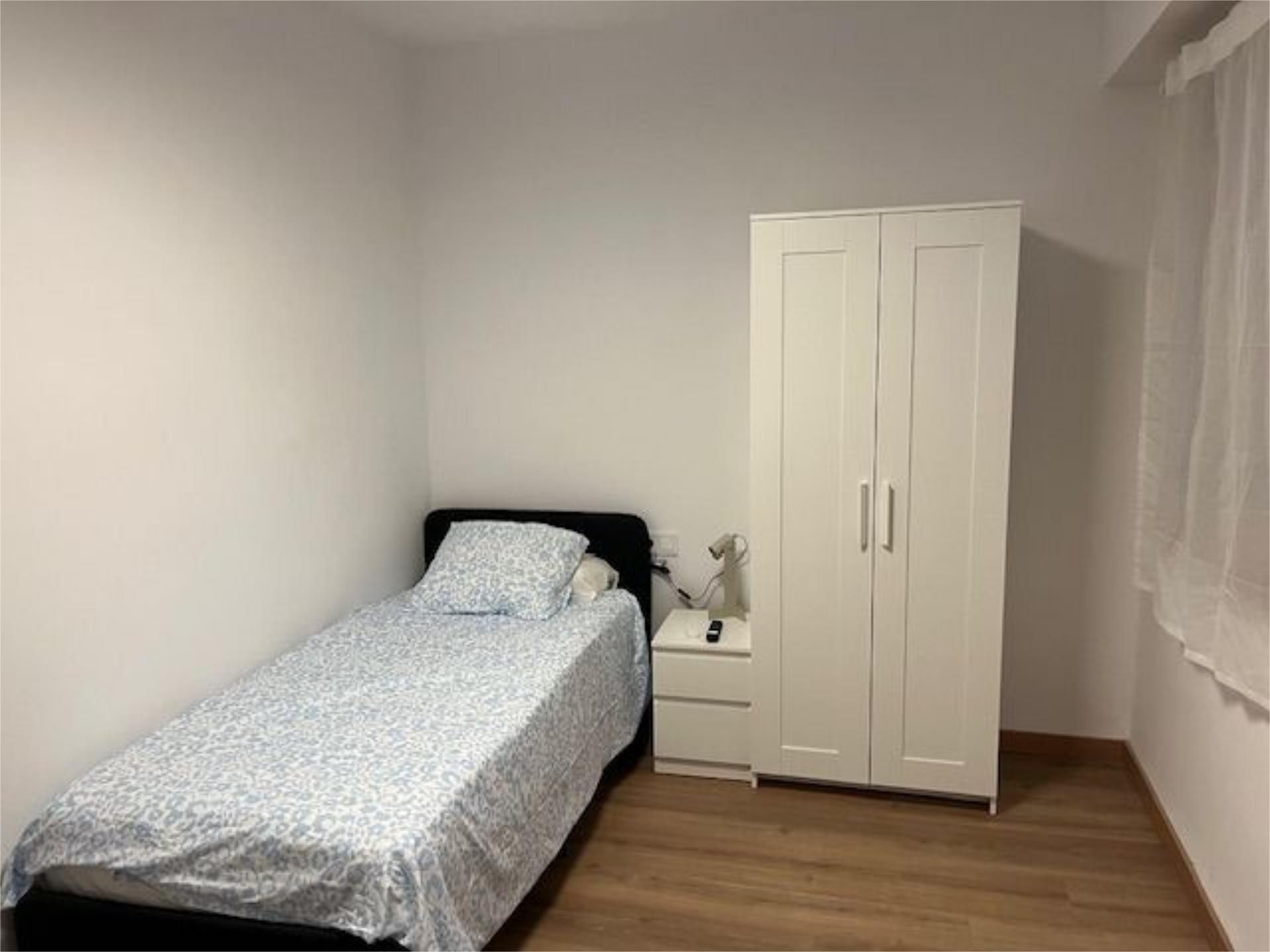 Bedroom of Flat to share in Alzira  with Parquet flooring, Furnished and Balcony