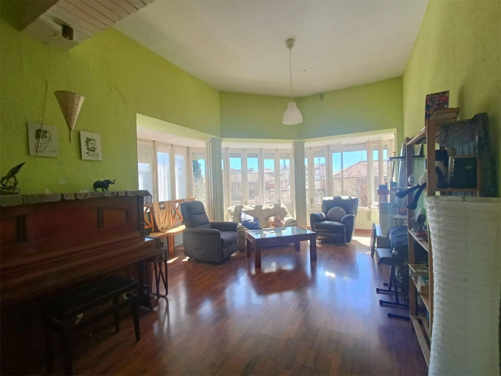 Living room of Flat to share in Úbeda  with Parquet flooring, Terrace and Furnished
