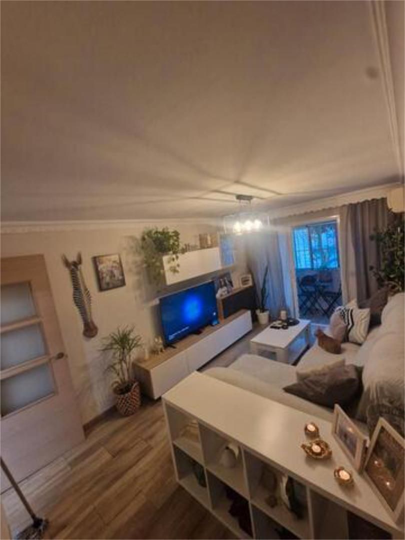 Piso en venta en Girón - Las Delicias Sala de estar de Piso en venta en Málaga Capital con Terraza