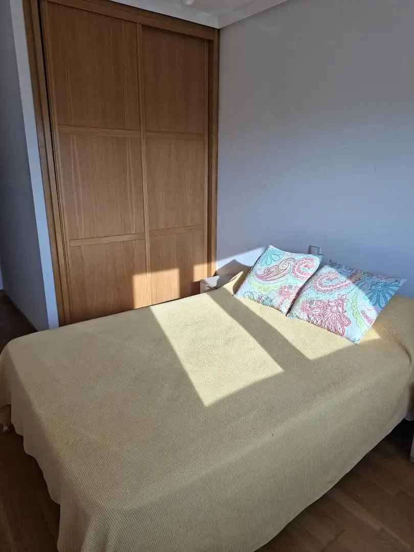 Habitación de Piso de alquiler en Vegadeo con Calefacción, Parquet y Amueblado